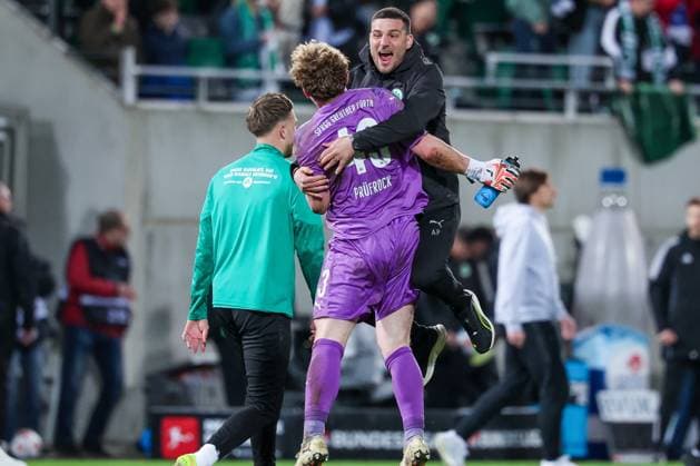 Co coach Aleksandro Petrovic Spvgg Greuther Fuerth is happy with Silas Joel Pruefrock 43 Spvgg Greuther Fuerth after the home win, Spvgg Greuther Fuerth vs SV Elversberg Football, Men, 2 Bundesliga, Season 2025 2026, Second round, Matchday 26, 13 03 2026 DFB regulations prohibit any use of photographs as image sequences and or quasi video Fuerth Bayern Germany Copyright: xkolbert-press MartinxAgüerax