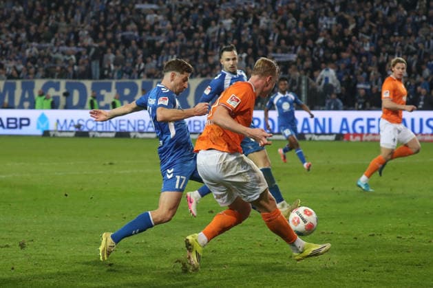 13 03 2026, xgox, Fußball 2 Bundesliga, 1 FC Magdeburg SV Darsmtadt 98 emspor, v l Alexander Nollenberger Magdeburg, 17 , Isac Lidberg Darmstadt, 7 Zweikampf, Duell, Kampf, tackle DFL DFB REGULATIONS PROHIBIT ANY USE OF PHOTOGRAPHS as IMAGE SEQUENCES and or QUASI VIDEO Magdeburg