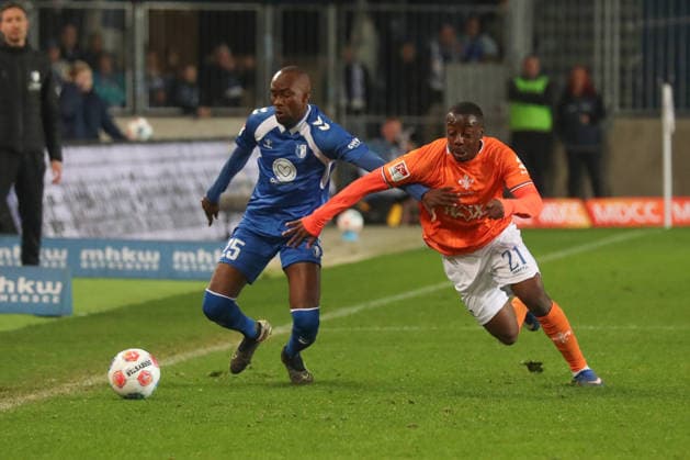 13 03 2026, xgox, Soccer 2 Bundesliga, 1 FC Magdeburg SV Darsmtadt 98 emspor, v l Silas Gnaka Magdeburg, 25 , Merveille Papela Darmstadt, 21 duel, duel, fight, tackle DFL DFB REGULATIONS PROHIBIT ANY USE OF PHOTOGRAPHS as IMAGE SEQUENCES and or QUASI VIDEO Magdeburg