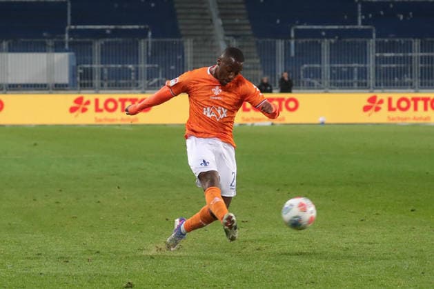 13 03 2026, xgox, Fußball 2 Bundesliga, 1 FC Magdeburg SV Darsmtadt 98 emspor, v l DFL DFB REGULATIONS Merveille Papela Darmstadt, 21 Freisteller, Einzelbild, Ganzkoerper, single frame PROHIBIT ANY USE OF PHOTOGRAPHS as IMAGE SEQUENCES and or QUASI VIDEO Magdeburg