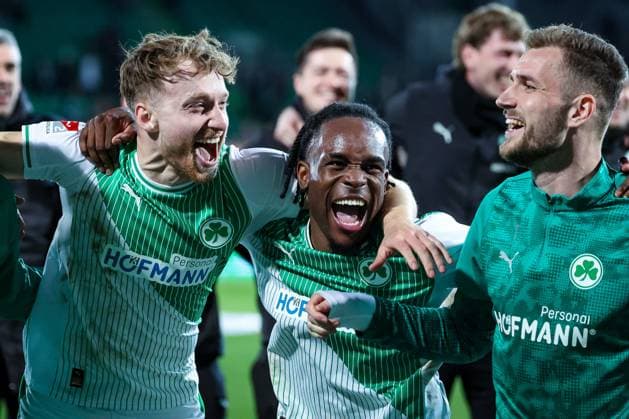 Jannik Dehm 23 Spvgg Greuther Fuerth , Noel Futkeu 9 Spvgg Greuther Fuerth and Dennis Srbeny 7 Spvgg Greuther Fuerth with the fans, Spvgg Greuther Fuerth vs SV Elversberg Football, Men, 2 Bundesliga, Season 2025 2026, Second round, Matchday 26, 13 03 2026 DFB regulations prohibit any use of photographs as image sequences and or quasi video Fuerth Bayern Germany Copyright: xkolbert-press MartinxAgüerax
