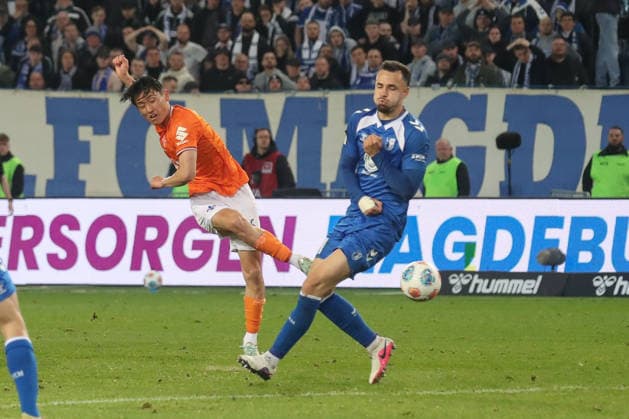 13 03 2026, xgox, Fußball 2 Bundesliga, 1 FC Magdeburg SV Darsmtadt 98 emspor, v l Hiroki Akiyama Darmstadt, 16 , Falko Michel Magdeburg, 21 Zweikampf, Duell, Kampf, tackle DFL DFB REGULATIONS PROHIBIT ANY USE OF PHOTOGRAPHS as IMAGE SEQUENCES and or QUASI VIDEO Magdeburg