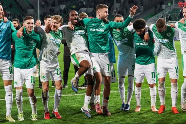 Final cheers from the Fuerth fans, exuberant joy for Branimir Hrgota 10 Spvgg Greuther Fuerth , Jannik Dehm 23 Spvgg Greuther Fuerth , Noel Futkeu 9 Spvgg Greuther Fuerth , Dennis Srbeny 7 Spvgg Greuther Fuerth , Maximilian Dietz 33 Spvgg Greuther Fuerth , Aiman Dardari 11 Spvgg Greuther Fuerth , Jan Elvedi 15 Spvgg Greuther Fuerth , Spvgg Greuther Fuerth vs SV Elversberg Football, Men, 2 Bundesliga, Saison 2025 2026, Rueckrunde, 26 Spieltag, 13 03 2026 DFB regulations prohibit any use of photographs as image sequences and or quasi video Fuerth Bayern Germany Copyright: xkolbert-press MartinxAgüerax