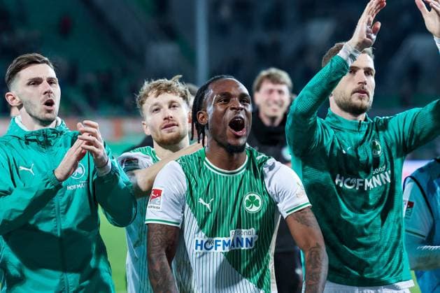Branimir Hrgota 10 Spvgg Greuther Fuerth , Noel Futkeu 9 Spvgg Greuther Fuerth and Dennis Srbeny 7 Spvgg Greuther Fuerth with the fans, Spvgg Greuther Fuerth vs SV Elversberg Football, Men, 2 Bundesliga, Season 2025 2026, Second round, Matchday 26, 13 03 2026 DFB regulations prohibit any use of photographs as image sequences and or quasi video Fuerth Bayern Germany Copyright: xkolbert-press MartinxAgüerax