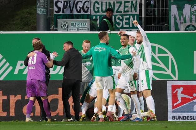 Lukas Reich 2 Spvgg Greuther Fuerth is buried in a jubilant crowd after the 2 0, goal celebration of the team Spvgg Greuther Fuerth , Spvgg Greuther Fuerth vs SV Elversberg Football, Men, 2 Bundesliga, Season 2025 2026, Second round, Matchday 26, 13 03 2026 DFB regulations prohibit any use of photographs as image sequences and or quasi video Fuerth Bayern Germany Copyright: xkolbert-press MartinxAgüerax