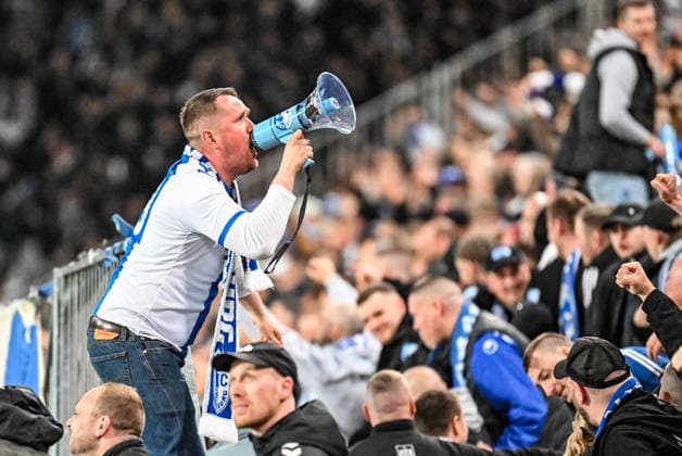 Soccer I Men I Season 2025 2026 I 2 Bundesliga I 26 Matchday I 1 FC Magdeburg SV Darmstadt 98 I 13 03 2026 Fan of 1 FC Magdeburg cheers on the fans with a megaphone Magdeburg Avnet Arena Heinz Krügel Platz 1 Sachsen Anhalt Germany Copyright: xLobeca InesxHähnelx