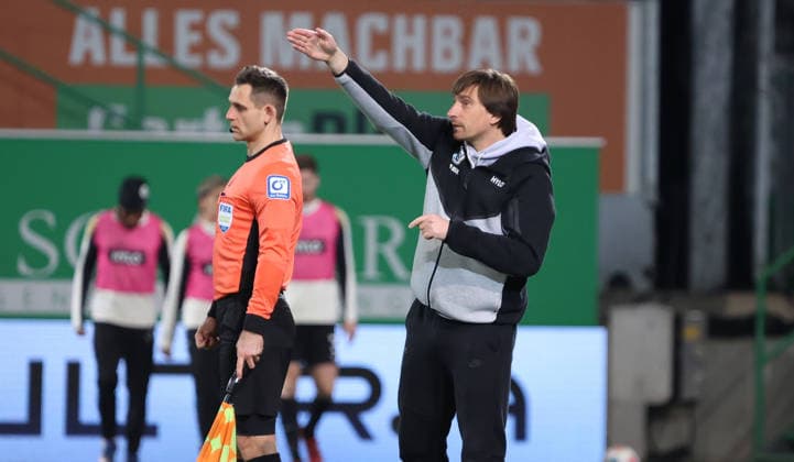 13 03 2026, Football, Men, 2 Bundesliga, Season 2025 2026, SpVgg Greuther Fürth SV 07 Elversberg, Coach Vincent Wagner SV 07 Elversberg gestures, gives instructions on the touchline Fürth Sportpark Ronhof Thomas Sommer Bayern Germany DEU Copyright: xFabianxKleerx