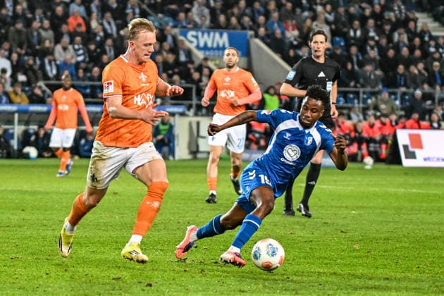 Soccer I Men I Season 2025 2026 I 2 Bundesliga I 26 Matchday I 1 FC Magdeburg SV Darmstadt 98 I 13 03 2026 Duel Isac Lidberg 7, SV Darmstadt 98 and Lubambo Musonda 19, 1 FC Magdeburg Magdeburg Avnet Arena Heinz Krügel Platz 1 Sachsen Anhalt Germany Copyright: xLobeca InesxHähnelx