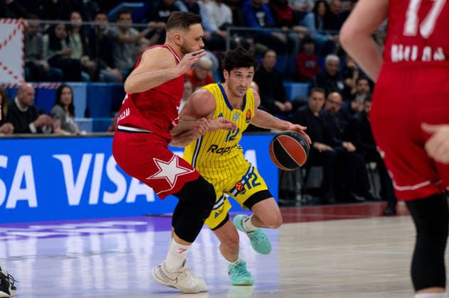 John DiBartolomeo (Maccabi Tel Aviv) In action against 07 during EA7 Emporio Armani Milano vs Maccabi Tel Aviv, Basketball Euroleague match in Assago (MI), Italy, March 13 2026  Copyright: xSaraxAngelica IPAxSportx xipa-agency.netx xx IPA_72835724 IPA_Agency_IPA72835724