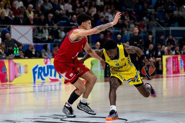 Jimmy Clark (Maccabi Tel Aviv) In action against Quinn Ellis (Olimpia Milano) during EA7 Emporio Armani Milano vs Maccabi Tel Aviv, Basketball Euroleague match in Assago (MI), Italy, March 13 2026  Copyright: xSaraxAngelica IPAxSportx xipa-agency.netx xx IPA_72835732 IPA_Agency_IPA72835732