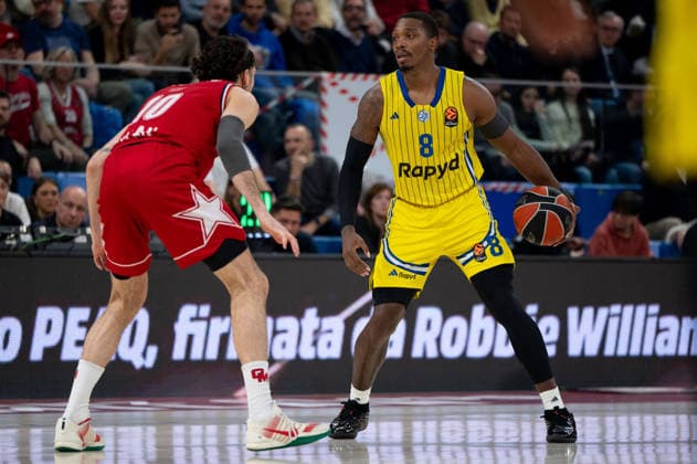 BASKET - Euroleague - EA7 Emporio Armani Milano vs Maccabi Tel Aviv Lonnie Walker IV (Maccabi Tel Aviv) In action against Leandro Bolmaro (Olimpia Milano) during EA7 Emporio Armani Milano vs Maccabi Tel Aviv, Basketball Euroleague match in Assago (MI), Italy, March 13 2026 Assago (MI) Italy  Copyright: xIPAxSport ABACAx