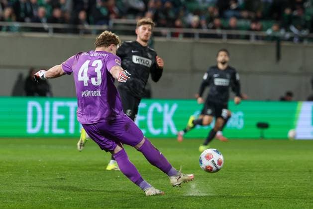 Silas Joel Pruefrock 43 Spvgg Greuther Fuerth kicks a ball, Action, Spvgg Greuther Fuerth vs SV Elversberg Football, Men, 2 Bundesliga, Season 2025 2026, Second round, Matchday 26, 13 03 2026 DFB regulations prohibit any use of photographs as image sequences and or quasi video Fuerth Bayern Germany Copyright: xkolbert-press MartinxAgüerax