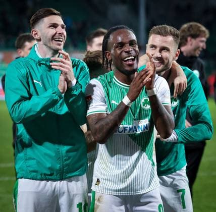 Branimir Hrgota 10 Spvgg Greuther Fuerth , Noel Futkeu 9 Spvgg Greuther Fuerth and Dennis Srbeny 7 Spvgg Greuther Fuerth are happy with the fans after the end of the match, Final cheer, Spvgg Greuther Fuerth vs SV Elversberg Football, Men, 2 Bundesliga, Season 2025 2026, Second round, Matchday 26, 13 03 2026 DFB regulations prohibit any use of photographs as image sequences and or quasi video Fuerth Bayern Germany Copyright: xkolbert-press MartinxAgüerax