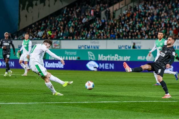 Branimir Hrgota 10 Spvgg Greuther Fuerth scores the 1 0, Lukasz Poreba 8 SV 07 Elversberg cannot defend the shot, the cloverleaf takes the lead, Action, Spvgg Greuther Fuerth vs SV Elversberg Football, Men, 2 Bundesliga, Season 2025 2026, Second round, Matchday 26, 13 03 2026 DFB regulations prohibit any use of photographs as image sequences and or quasi video Fuerth Bayern Germany Copyright: xkolbert-press MartinxAgüerax