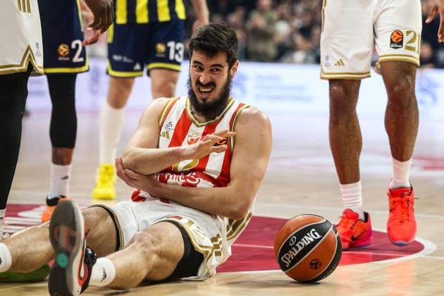 Crvena Zvezda Meridianbet v Fenerbahce Beko - EuroLeague BELGRADE, SERBIA - MARCH 13: Nikola Kalinic of Crvena Zvezda on the ground during the EuroLeague match between Crvena Zvezda Meridianbet and Fenerbahce Beko at Belgrade Arena on March 13, 2026 in Belgrade, Serbia. Filip Stevanovic Anadolu Belgrade Serbia. Editorial use only. Please get in touch for any other usage.  Copyright: x2026xAnadoluxFilipxStevanovicx