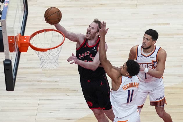 Phoenix Suns v Toronto Raptors - NBA, Basketball Herren, USA TORONTO, CANADA - MARCH 13 : Jakob Poeltl (19) of Toronto Raptors in action during the NBA basketball game between Phoenix Suns and Toronto Raptors at the Scotiabank Arena on March 13, 2026 in Toronto, Ontario, Canada. Mert Alper Dervis Anadolu Toronto Canada. Editorial use only. Please get in touch for any other usage.  Copyright: x2026xAnadoluxMertxAlperxDervisx
