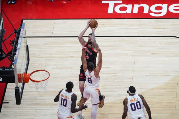 Phoenix Suns v Toronto Raptors - NBA, Basketball Herren, USA TORONTO, CANADA - MARCH 13 : Sandro Mamukelashvili (54) of Toronto Raptors in action during the NBA basketball game between Phoenix Suns and Toronto Raptors at the Scotiabank Arena on March 13, 2026 in Toronto, Ontario, Canada. Mert Alper Dervis Anadolu Toronto Canada. Editorial use only. Please get in touch for any other usage.  Copyright: x2026xAnadoluxMertxAlperxDervisx