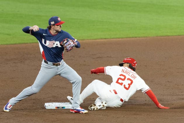 Brice Turang (L) of the United States throws a ball in front of Bo Naylor of Canada during a World Baseball Classic game between the United States and Canada at Daikin Park in Houston, Texas, United States, 13 March 2026. World Baseball Classic: United States - Canada !ACHTUNG: NUR REDAKTIONELLE NUTZUNG!  Copyright: xCarlosxRamirezx AME3851 20260314-55019692289_1