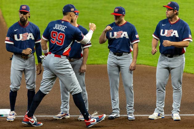 Aaron Judge (2-L) of the United States greets his teammates during a World Baseball Classic game between the United States and Canada at Daikin Park in Houston, Texas, United States, 13 March 2026. World Baseball Classic: United States - Canada !ACHTUNG: NUR REDAKTIONELLE NUTZUNG!  Copyright: xCarlosxRamirezx AME3829 20260314-55019692304_1