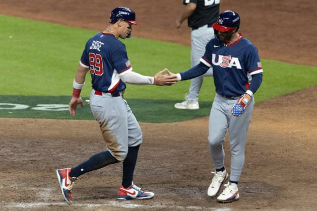 Aaron Judge (L) and Bryce Harper of the United States shake hands during a World Baseball Classic game between the United States and Canada at Daikin Park in Houston, Texas, United States, 13 March 2026. World Baseball Classic: United States - Canada !ACHTUNG: NUR REDAKTIONELLE NUTZUNG!  Copyright: xCarlosxRamirezx AME3866 20260314-55019692322_1