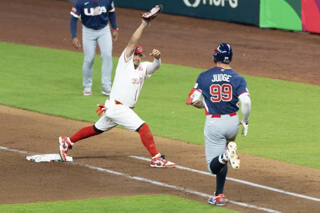 Josh Naylor (L) of Canada catches a ball in front of Aaron Judge of the United States during a World Baseball Classic game between the United States and Canada at Daikin Park in Houston, Texas, United States, 13 March 2026. World Baseball Classic: United States - Canada !ACHTUNG: NUR REDAKTIONELLE NUTZUNG!  Copyright: xCarlosxRamirezx AME3908 20260314-55019692342_1