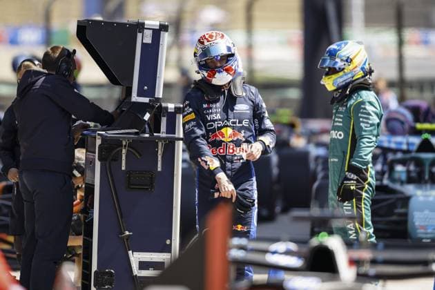 SHANGHAI - Max Verstappen (Oracle Red Bull Racing) and Fernando Alonso (Aston Martin Aramco Formula One Team) after the sprint race at the Shanghai International Circuit in the run-up to the Chinese Grand Prix. SANDER KONING ANP xVIxANPxSportx xxANPxIVx 553272874 originalFilename: 553272874.jpg