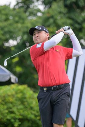 March 14, 2026, Singapore, Ingapore, Singapore: Canadas Richard T. Lee Tees off on the 8th hole.LIV Golf Round 3 Singapore Singapore Singapore - ZUMAr144 20260314_zap_r144_023 Copyright: xJaynexRussellx