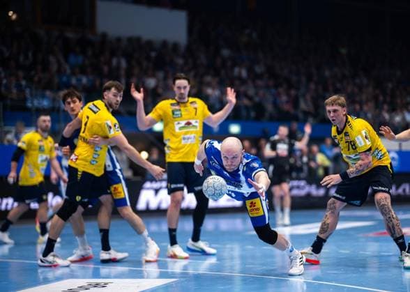 DAIKIN HBL HANDBALL MEN 1 BL 25 GAME DAY THSV EISENACH RHEIN NECKAR LÖWEN FOR EDITORIAL PURPOSES ONLY p 13 03 2026 Eisenach DAIKIN HBL Handball 1 Bundesliga Herren Saison 2025 2026 25 Spieltag Werner Assmann Halle ThSV Eisenach Rhein Neckar Löwen im Foto Peter Walz 14 ThSV Eisenach jumps to the ball Germany Thüringen Eisenach Copyright SaschaxFromm Copyright: SaschaxFromm doc84ysylk5bad16uh17iwg ,EDITORIAL USE ONLY Copyright: SaschaxFromm