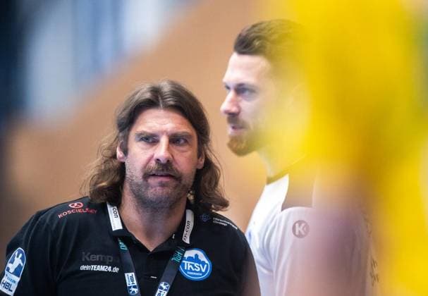 DAIKIN HBL HANDBALL MEN 1 BL 25 GAME DAY THSV EISENACH RHEIN NECKAR LÖWEN FOR EDITORIAL PURPOSES ONLY p 13 03 2026 Eisenach DAIKIN HBL Handball 1 Bundesliga Herren Saison 2025 2026 25 Spieltag Werner Assmann Halle ThSV Eisenach Rhein Neckar Löwen im Foto Trainer Sebastian Hinze ThSV Eisenach , Alexander Saul 95 ThSV Eisenach , right Germany Thuringia Eisenach Copyright SaschaxFromm Copyright: SaschaxFromm doc84yt52aniip9qrwicka ,EDITORIAL USE ONLY Copyright: SaschaxFromm