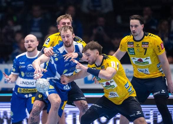DAIKIN HBL HANDBALL MEN 1 BL 25 GAME DAY THSV EISENACH RHEIN NECKAR LÖWEN FOR EDITORIAL PURPOSES ONLY p 13 03 2026 Eisenach DAIKIN HBL Handball 1 Bundesliga Men Season 2025 2026 25 Matchday Werner Assmann Halle ThSV Eisenach Rhein Neckar Löwen in photo Dominik Solak 30 ThSV Eisenach in duel with Steven Plucnar Jacobsen 9 Rhein Neckar Löwen Germany Thuringia Eisenach Copyright SaschaxFromm Copyright: SaschaxFromm doc84yt5y0lbtt3kws6cwp ,EDITORIAL USE ONLY Copyright: SaschaxFromm