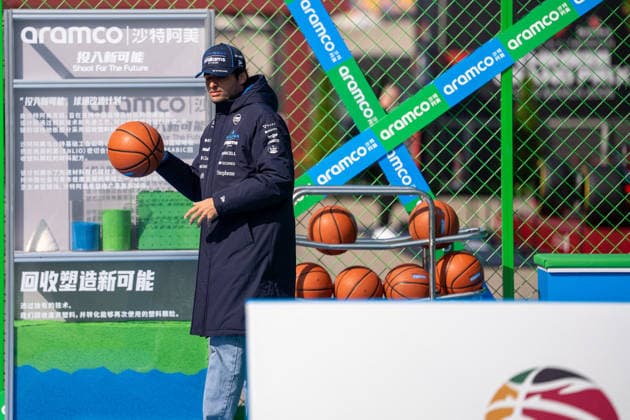 Shanghai Formula 1 Chinese Grand Prix - Sprint Day CARLOS SAINZ (ESP) of Atlassian Williams F1 Team 55 playing basketball on Saturday during the 2026 Formula 1 Heineken Chinese Grand Prix at the Shanghai Audi International Circuit on March 14, 2026. Photo by Antoine Lapeyre ABACAPRESS.COM Shanghai China  Copyright: xLapeyrexAntoine ABACAx
