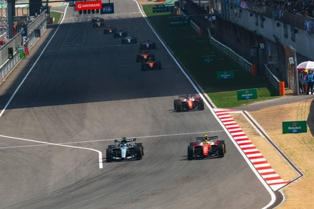 Formula 1 Heineken Chinese Grand Prix 2026 Levi Erb OVERTAKE MAXPPP - Shanghai 14 03 2026 44 HAMILTON Lewis (gbr), Scuderia Ferrari HP, action 63 RUSSELL George (gbr), Mercedes-AMG PETRONAS Formula One Team, action at the Formula 1 Heineken Chinese Grand Prix 2026, the 2nd round of the 2026 FIA Formula 1 World Championship, WM, Weltmeisterschaft at the Shanghai International Circuit in Shanghai, China, from 12 to 15 March 2026 Shanghai Shanghai International Circuit China  Copyright: xOVERTAKE MAXPPPxLevixErbx OVT202603145320 OVT202603145320