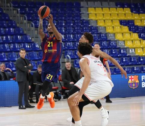 March 13, 2026, Sabadell, Barcelona, Spain: Barcelona Spain 13.03.2026 Will Clyburn ( FC Barcelona, Barca and Collin Malcolm (Hapoel Ibi Tel Aviv) (Hapoel Ibi Tel Aviv) battle for the ball during the Basketball Euroleague match between FC Barcelona and Hapoel Ibi Tel Aviv at Palau Blaugrana on13 March 2026 in Barcelona. Basketball Euroleague: FC Barcelona 75-80 Hapoel Ibi Tel Aviv  - ZUMAu50_ 20260313_zsp_u50_026 Copyright: xXavixUrgelesx