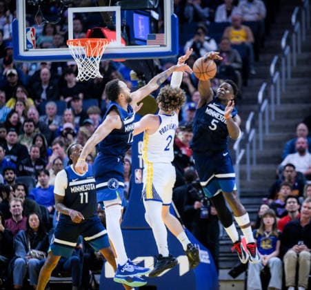 NBA, Basketball Herren, USA Minnesota Timberwolves vs Golden State Warriors in San Francisco SAN FRANCISCO, CALIFORNIA - MARCH 13: Brandin Podziemski (2) of Warriors in action against Anthony Edwards (5) and Kyle Anderson (12) of Timberwolves during the NBA game 34 between Minnesota Timberwolves and Golden State Warriors in San Francisco at Chase Center on March 13, 2026 in San Francisco, California, United States. Tayfun Coskun Anadolu California United States. Editorial use only. Please get in touch for any other usage.  Copyright: x2026xAnadoluxTayfunxCoskunx