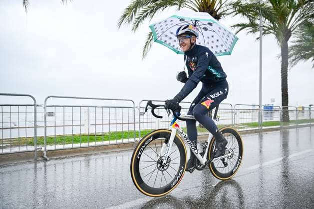 Paris Nice 2026 Stage 7 AURON, FRANCE - MARCH 14 : Thornley Callum (GBR) of Red Bull - BORA - Hansgrohe before the start of the race during stage 7 of the 84th edition of Paris - Nice an UCI World Tour 2.UWT cycling road race stage for Men Elite of 138.7 km with start in Nice and finish in Auron on March 14, 2026 in Auron, France, 14 03 2026 ( Motordriver Guy De Vuyst - Auron France  Copyright: xNicoxVereeckenx