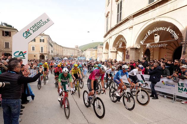 The start of the race during the 188-kilometer Stage 6 of the Tirreno-Adriatico cycling race from San Severino Marche to Camerino - Italy - Saturday, March 14, 2026. - cycling.  Copyright: xMassimoxPaolone LaPressex