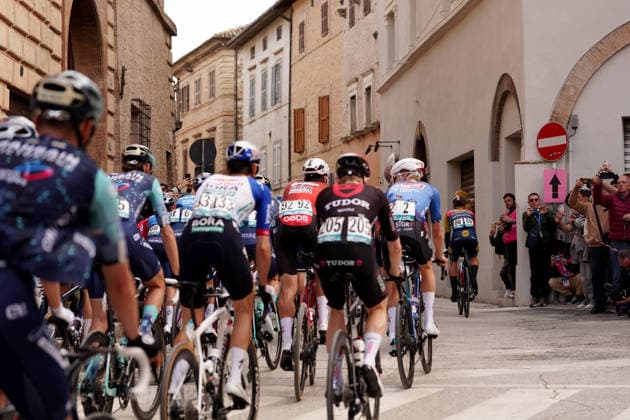 The start of the race during the 188-kilometer Stage 6 of the Tirreno-Adriatico cycling race from San Severino Marche to Camerino - Italy - Saturday, March 14, 2026. - cycling.  Copyright: xMassimoxPaolone LaPressex