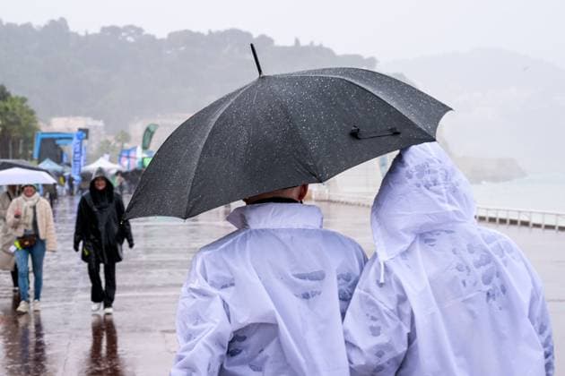 Picture shows the extreme rain conditions pictured before the start of the seventh stage of the 84th edition of the Paris-Nice cycling race, from Nice to Isola (120,4 km), on Saturday 14 March 2026. DAVIDxPINTENS  x167433639x