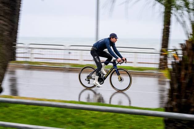 Picture shows the extreme rain conditions pictured before the start of the seventh stage of the 84th edition of the Paris-Nice cycling race, from Nice to Isola (120,4 km), on Saturday 14 March 2026. DAVIDxPINTENS  x167433656x