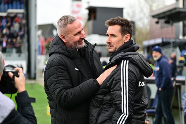 14 03 2026, Football, Men, 2 BL Bundesliga , Season 2025 2026, Holstein Kiel 1 FC Nürnberg, Matchday 26 Coach Tim Walter Kiel welcomes his fellow coach Miroslav Klose Nuremberg Kiel, Holstein Stadion Holstein Stadion Schleswig Holstein Germany