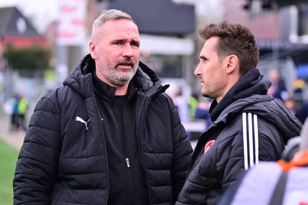14 03 2026, Football, Men, 2 BL Bundesliga , Season 2025 2026, Holstein Kiel 1 FC Nürnberg, Matchday 26 Coach Tim Walter Kiel welcomes his fellow coach Miroslav Klose Nuremberg Kiel, Holstein Stadion Holstein Stadion Schleswig Holstein Germany