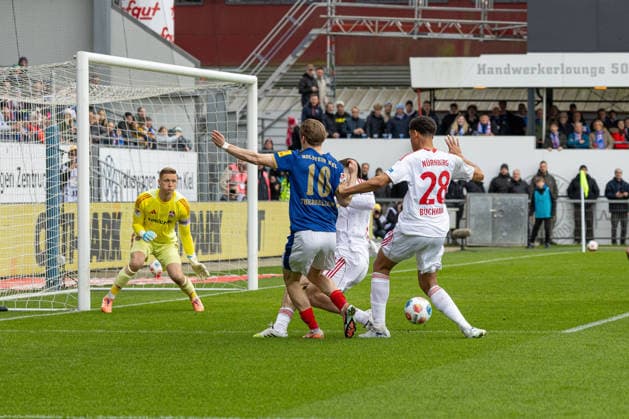14 03 2026 Football 2 Bundesliga Men Season 2025 2026 26 Matchday KSV Holstein Kiel 1 FC Nürnberg Kiel in blue, Nuremberg in white The first big chance for Kiel in the 4th minute by Jonas Therkelsen 10 To his right Tarek Buchmann 28 Kiel Holstein Stadium, Westring 501 Schleswig Holstein Germany