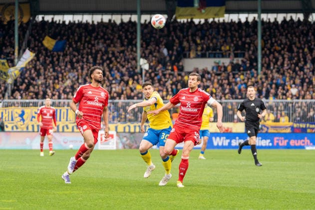 Germany Soccer 2 Bundesliga, Matchday 27 2025 2026, Eintracht Braunschweig Fortuna Düsseldorf on 14 03 in Braunschweig Eintracht Stadion Robin Heußer Eintracht Braunschweig 30 Tim Oberdorf Fortuna Düsseldorf 15 Elias Egouli Fortuna Düsseldorf 44 Copyright: xSvenxHeidmannx