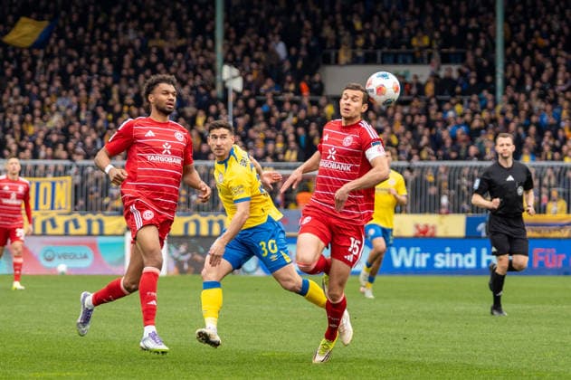 Germany Soccer 2 Bundesliga, Matchday 27 2025 2026, Eintracht Braunschweig Fortuna Düsseldorf on 14 03 in Braunschweig Eintracht Stadion Robin Heußer Eintracht Braunschweig 30 Tim Oberdorf Fortuna Düsseldorf 15 Elias Egouli Fortuna Düsseldorf 44 Copyright: xSvenxHeidmannx