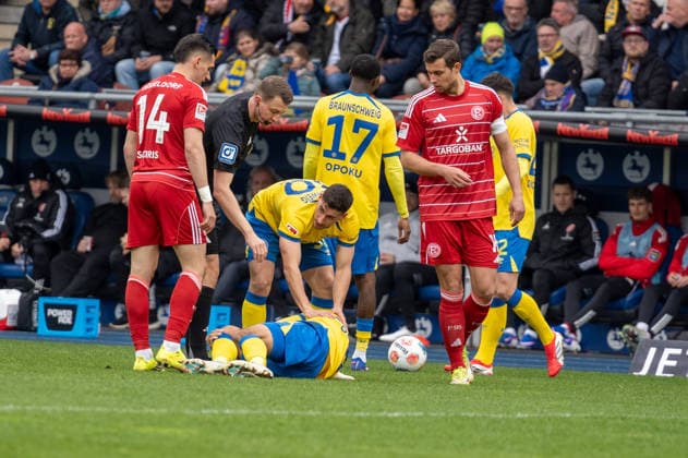 Germany Soccer 2 Bundesliga, Matchday 27 2025 2026, Eintracht Braunschweig Fortuna Düsseldorf on 14 03 in Braunschweig Eintracht Stadion Injury Johan Gomez Eintracht Braunschweig 44 Copyright: xSvenxHeidmannx