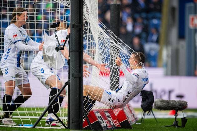 14.03.2026 - Fußball, 2025 2026, 2. Bundesliga, 26. Spieltag, DSC Arminia Bielefeld - SC Paderborn 07: Filip Bilbija (Paderborn) jubelt nach seinem vermeintlichen Tor zum 0:1 DFL REGULATIONS PROHIBIT ANY USE OF PHOTOGRAPHS AS IMAGE SEQUENCES AND OR QUASI-VIDEO. *** 14 03 2026 Soccer, 2025 2026, 2 Bundesliga, Matchday 26, DSC Arminia Bielefeld SC Paderborn 07 Filip Bilbija Paderborn cheers after his supposed goal to 0 1 DFL REGULATIONS PROHIBIT ANY USE OF PHOTOGRAPHS AS IMAGE SEQUENCES AND OR QUASI VIDEO