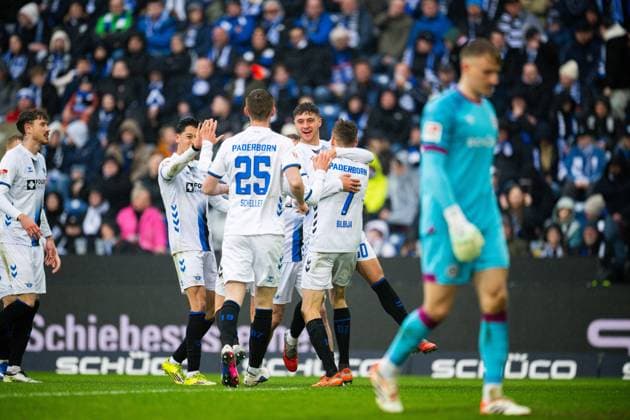 14 03 2026 Soccer, 2025 2026, 2 Bundesliga, Matchday 26, DSC Arminia Bielefeld SC Paderborn 07 Jubeltraube nach dem vermeintlichen Tor zum 0 1 von Filip Bilbija Paderborn , M Stefano Marino Paderborn , R Jonas Kersken Bielefeld DFL REGULATIONS PROHIBIT ANY USE OF PHOTOGRAPHS AS IMAGE SEQUENCES AND OR QUASI VIDEO
