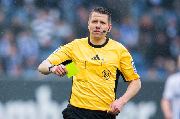 14 03 2026 Soccer, 2025 2026, 2 Bundesliga, Matchday 26, DSC Arminia Bielefeld SC Paderborn 07 Patrick Ittrich Referee shows yellow card DFL REGULATIONS PROHIBIT ANY USE OF PHOTOGRAPHS AS IMAGE SEQUENCES AND OR QUASI VIDEO