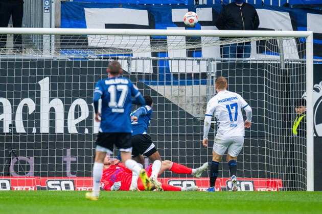 14 03 2026 Soccer, 2025 2026, 2 Bundesliga, Matchday 26, DSC Arminia Bielefeld SC Paderborn 07 M Noah Joel Sarenren Bazee Bielefeld misses a great chance, scoring chance in front of Dennis Seimen Paderborn DFL REGULATIONS PROHIBIT ANY USE OF PHOTOGRAPHS AS IMAGE SEQUENCES AND OR QUASI VIDEO