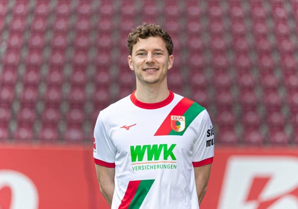 Yannik Keitel FC Augsburg 1907 1 BL, portrait date 2025 2026,